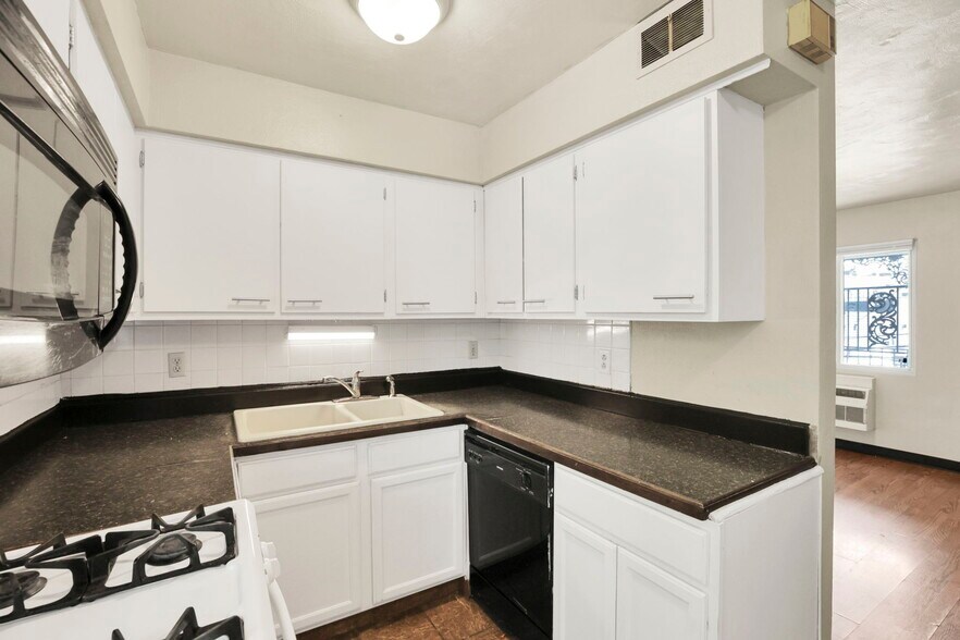 More Photos Of 27 W 8th Ave, Columbus Apartments For Sale