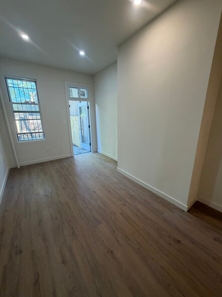 More Photos Of 159 Nassau Ave, Brooklyn Apartments For Lease