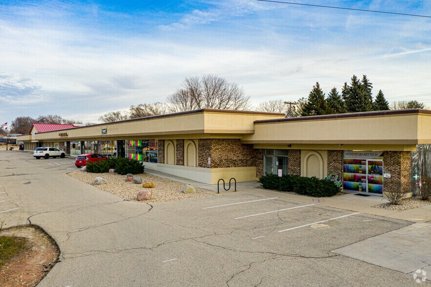 Primary Photo Of 195-209 Cottage Grove Rd, Madison Storefront For Lease