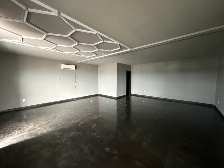 More Photos Of 980 Zabel ln, El Paso Industrial For Sale