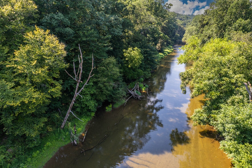More Photos Of 1901 Monkton Rd, Monkton Storefront Retail Office For Sale