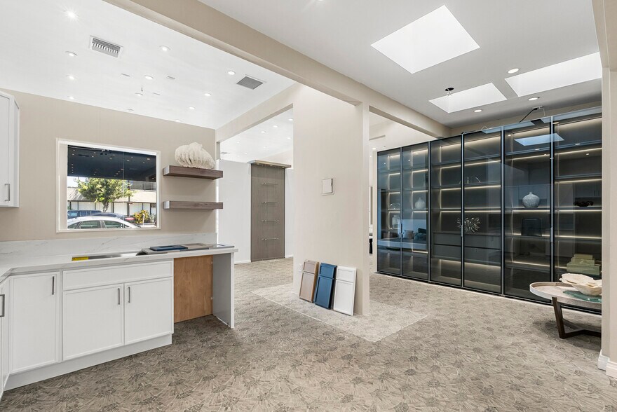 More Photos Of 8262 Melrose Ave, Los Angeles Storefront Retail Residential For Lease