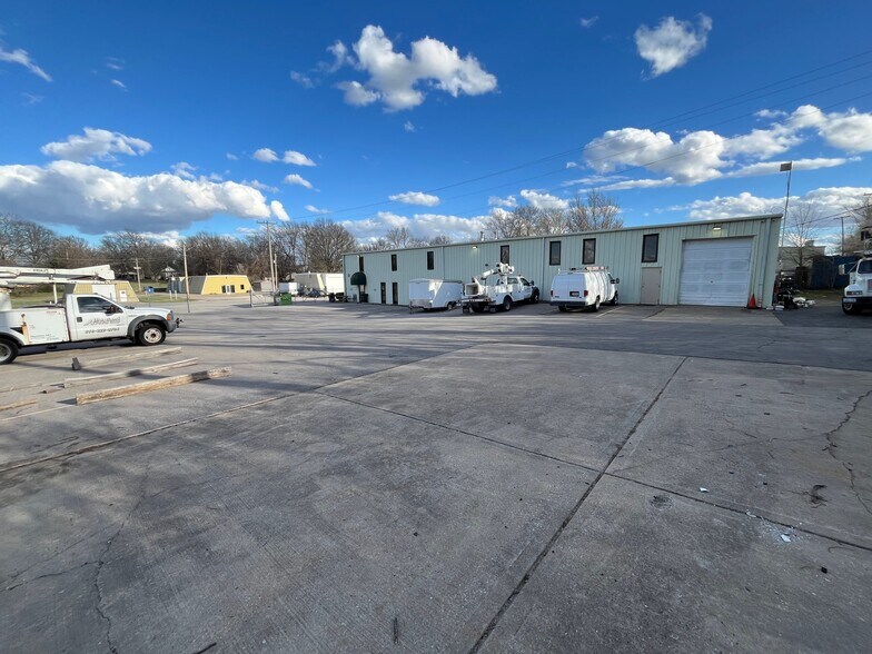 More Photos Of 12604 6th St, Grandview Warehouse For Lease