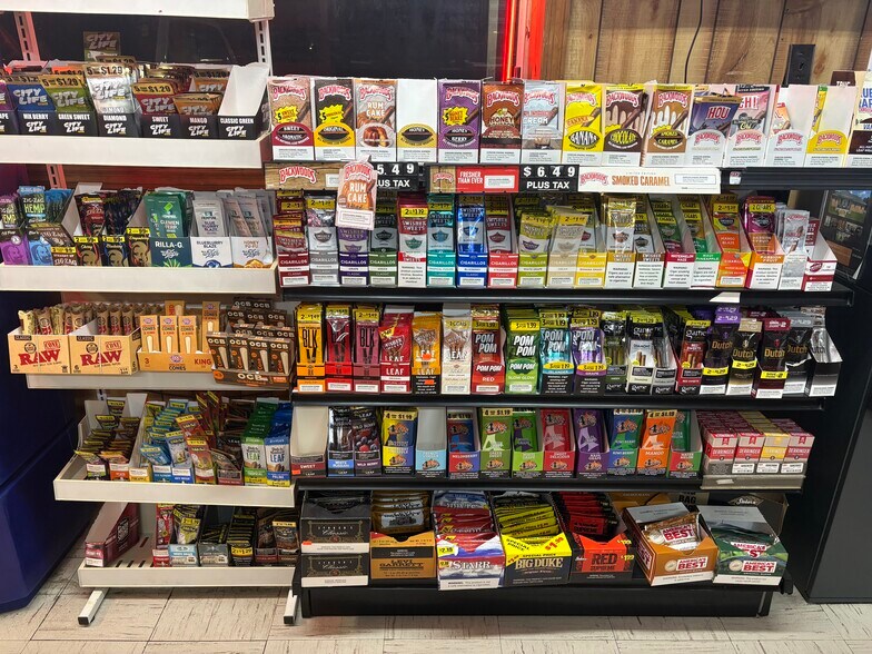 More Photos Of 508 E Poplar St, Harrisburg General Retail For Sale