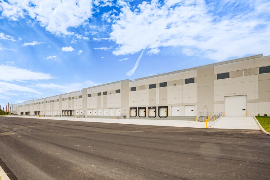 More Photos Of 601 E 10th St, Marcus Hook Distribution For Lease