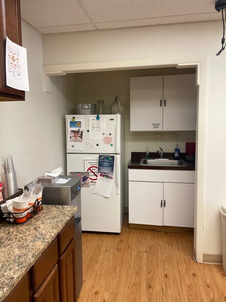 More Photos Of 1539 Bourbon Pky, Streamwood Warehouse For Sale