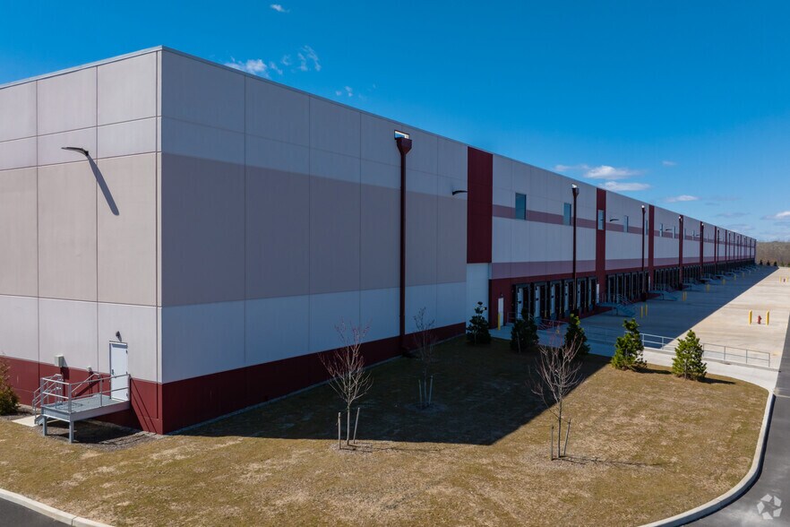 More Photos Of 101 Port Lincoln Rd, Bayonne Distribution For Lease