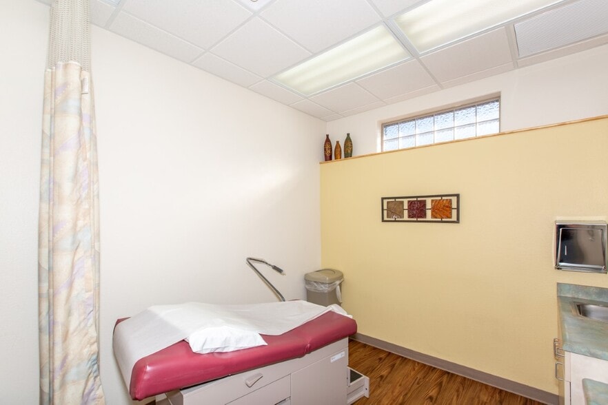 More Photos Of 1005 Division St, Prescott Medical For Sale