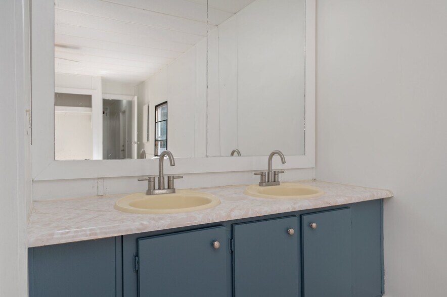 More Photos Of 341 Madison St, Freeport Multifamily For Sale