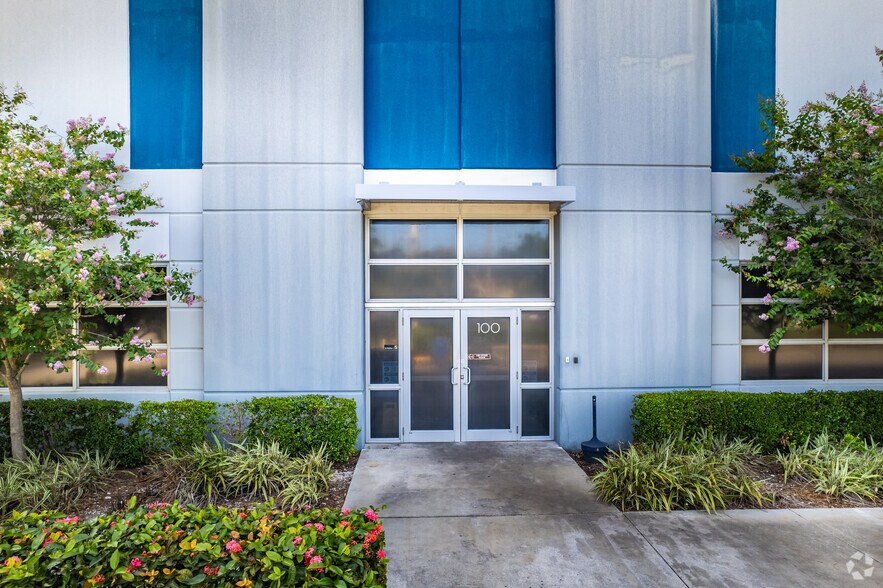 More Photos Of 3501 Burris Rd, Davie Distribution For Lease