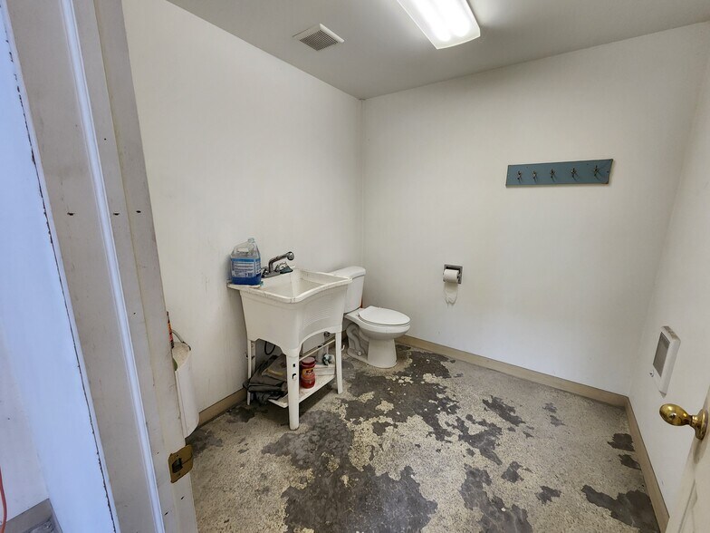 More Photos Of 721 B St, Centralia Specialty For Sale