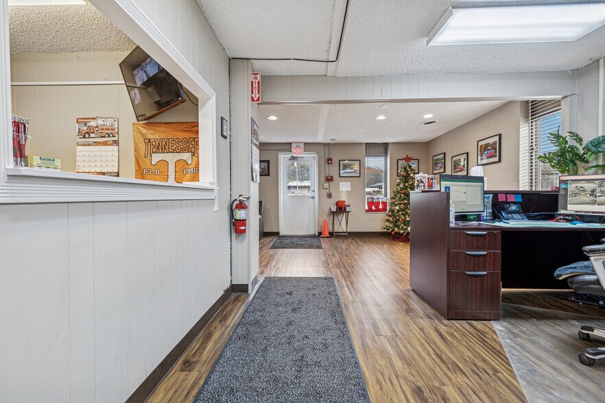 More Photos Of 3502 Dickerson Pike, Nashville Flex For Sale
