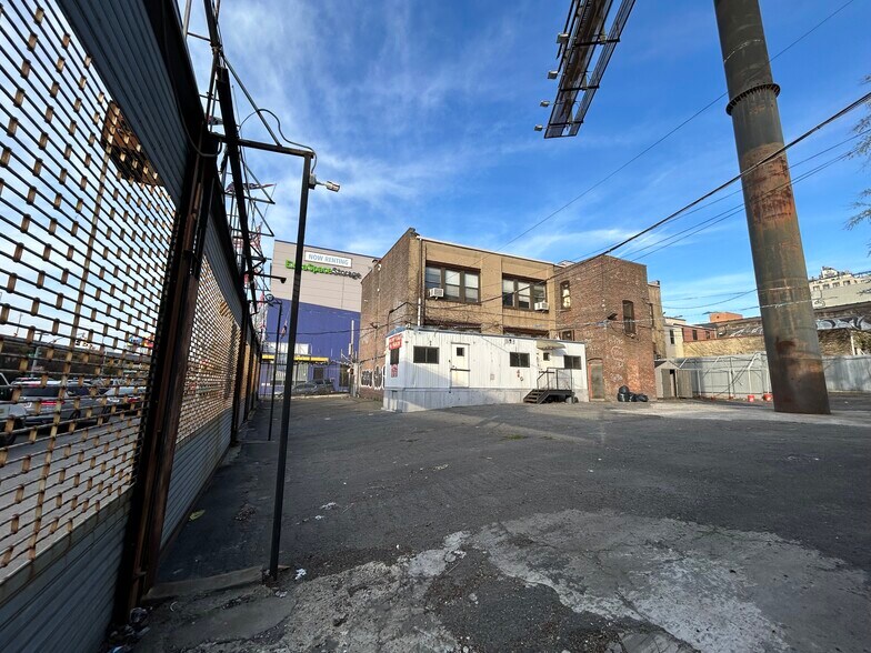 More Photos Of 122 18th St, Brooklyn Land For Lease