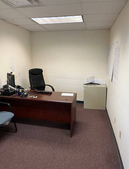 More Photos Of 3313 Seneca Tpke, Canastota Service For Lease