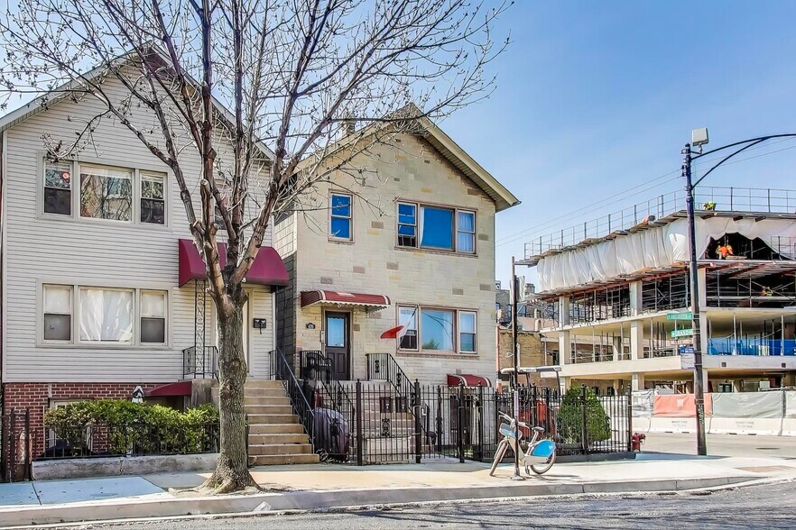 More Photos Of 1103 W Grand Ave, Chicago Apartments For Sale