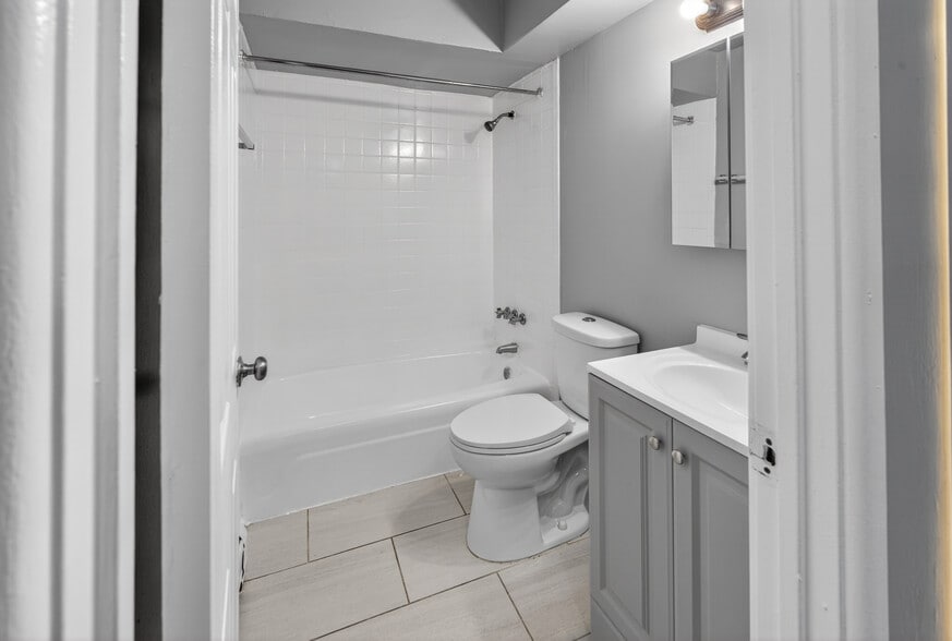 More Photos Of 7733 S South Shore Dr, Chicago Apartments For Sale