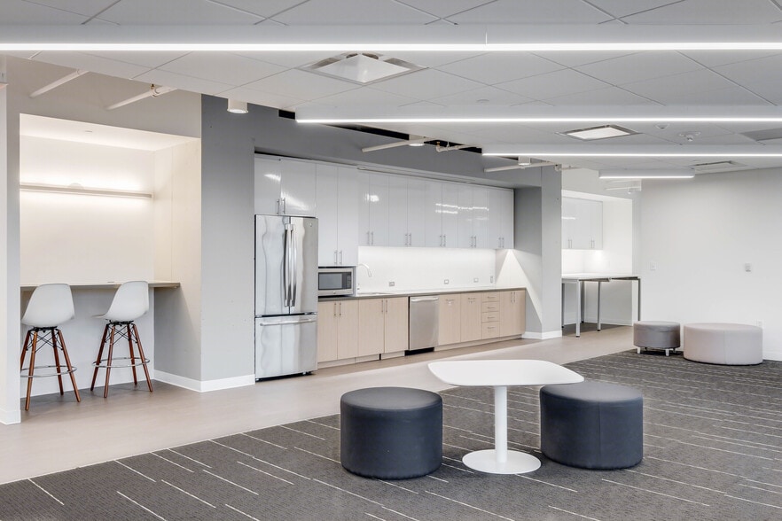 More Photos Of 2550 S Clark St, Arlington Office For Sale