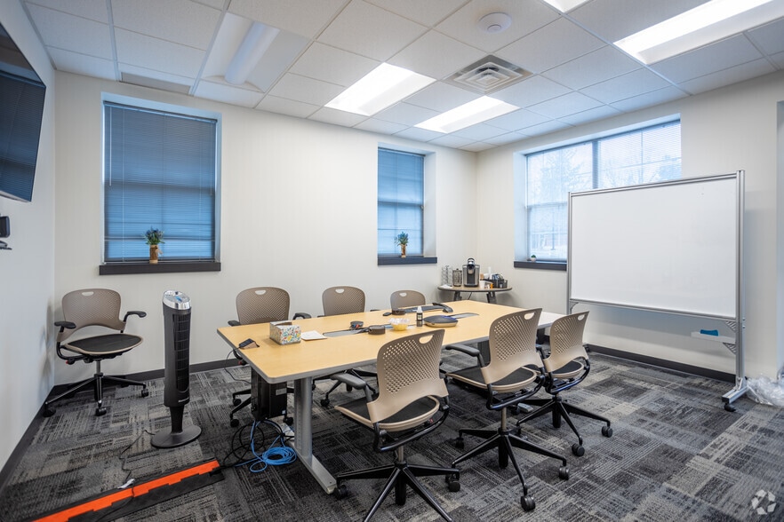 More Photos Of 21111 Chagrin Blvd, Beachwood Office For Lease