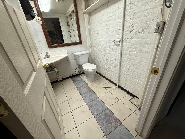 More Photos Of 4915 N Dixie Dr, Dayton Convenience Store For Sale