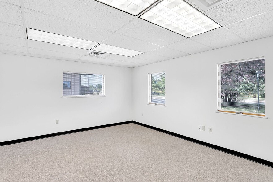 More Photos Of 6 Four Coins Dr, Canonsburg Light Distribution For Lease