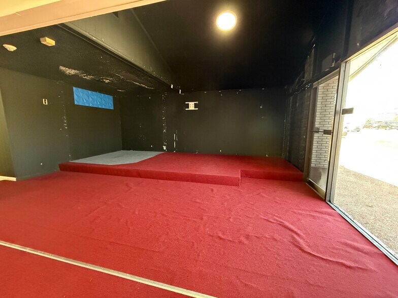 More Photos Of 294 S Lowry St, Smyrna General Retail For Sale