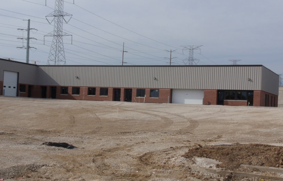 More Photos Of 155 E Chicago St, Cary Warehouse For Lease