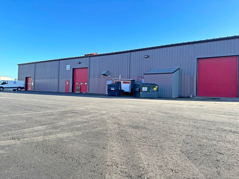 More Photos Of 1 Runway Rd, South Portland Manufacturing For Lease