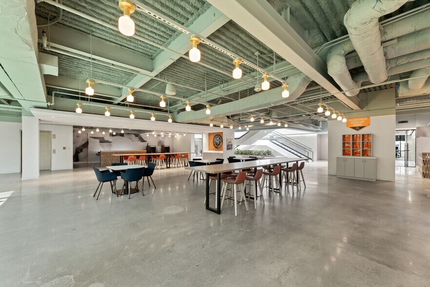 More Photos Of 8350 N Central Expy, Dallas Unknown For Lease