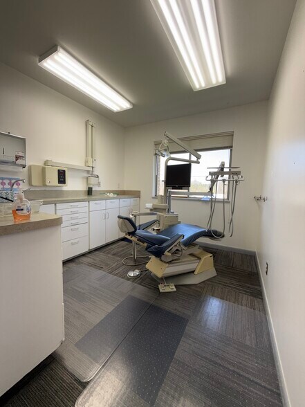 Primary Photo Of 2290 E Hill Rd, Grand Blanc Medical For Lease