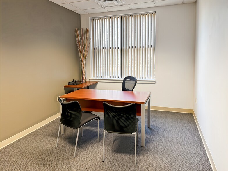More Photos Of 4720 Salisbury Rd, Jacksonville Coworking Space