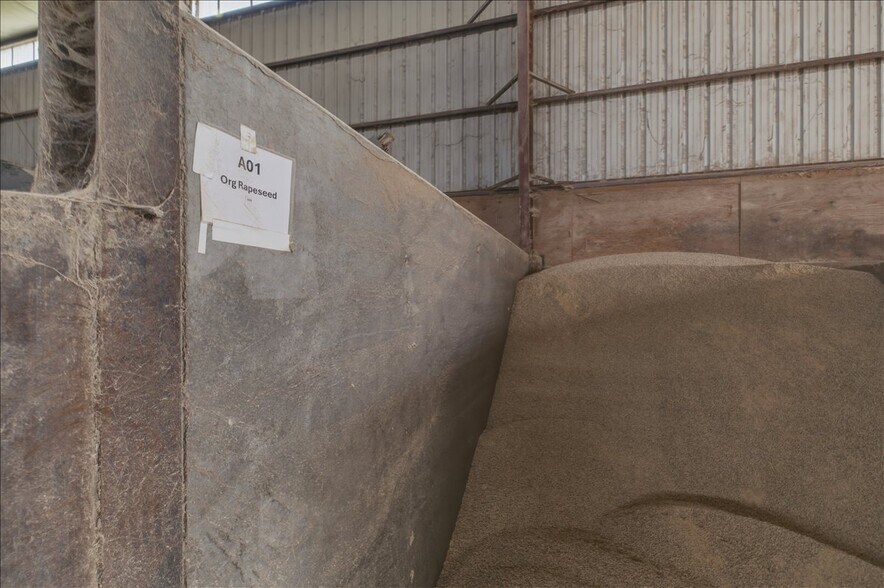 More Photos Of 6011 Grinde Ln NE, Silverton Flex For Lease