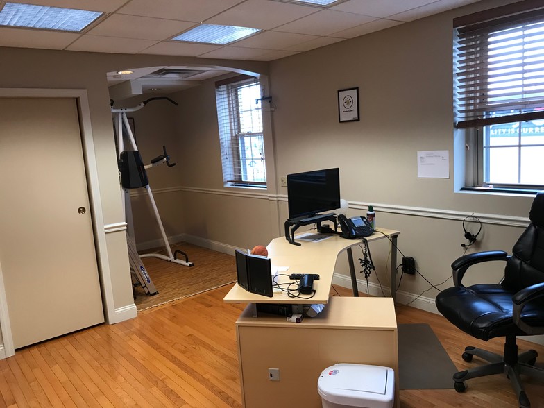 More Photos Of 960 Reservoir Ave, Cranston Office For Lease