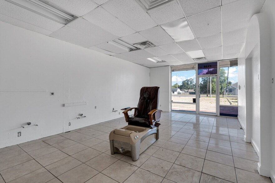 More Photos Of 7118-7140 Downman Rd, New Orleans Storefront Retail Residential For Sale