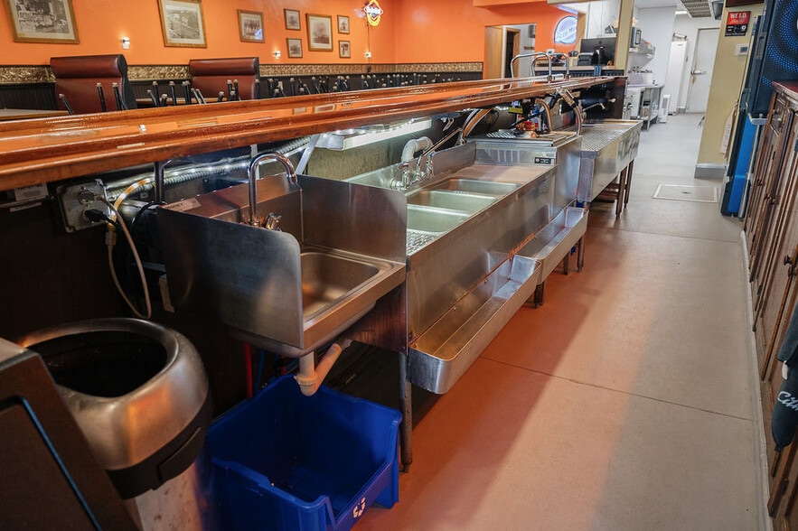 More Photos Of 510 Main St, Ormsby Restaurant For Sale