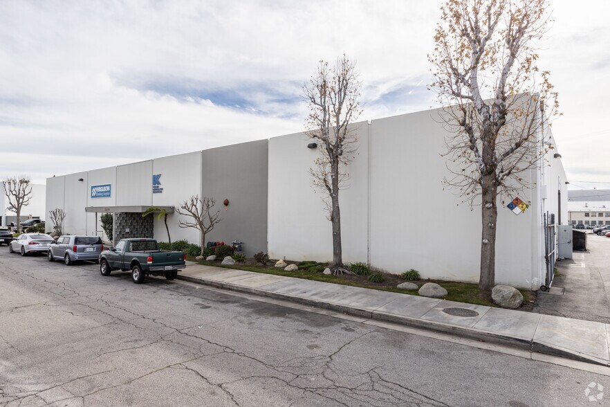 More Photos Of 8045 Woodley Ave, Van Nuys Unknown For Lease