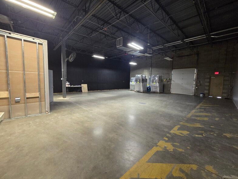 More Photos Of 2960 Technology Pl, Waldorf Research And Development For Lease