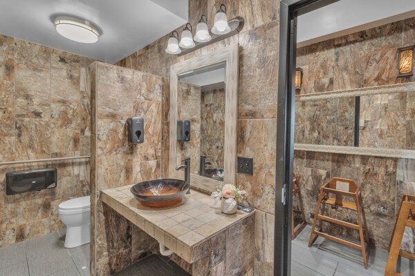 More Photos Of 33 S Carolina St, Hartwell Restaurant For Sale