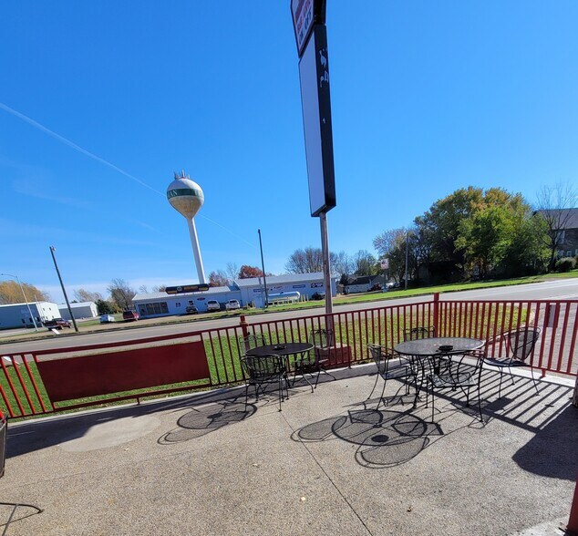 More Photos Of 209 N 5th Ave E, Truman Freestanding For Sale