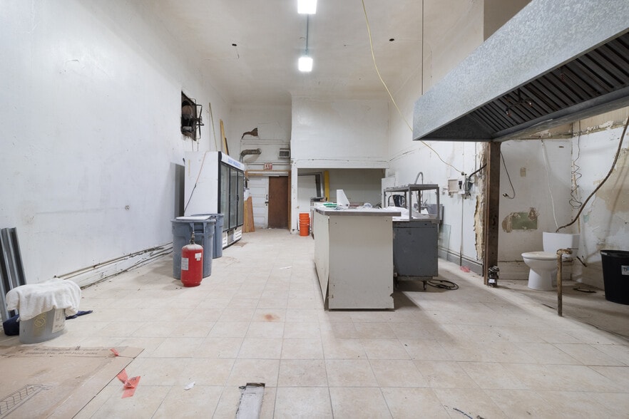 More Photos Of 111-113 N Flores St, San Antonio Storefront Retail Residential For Sale