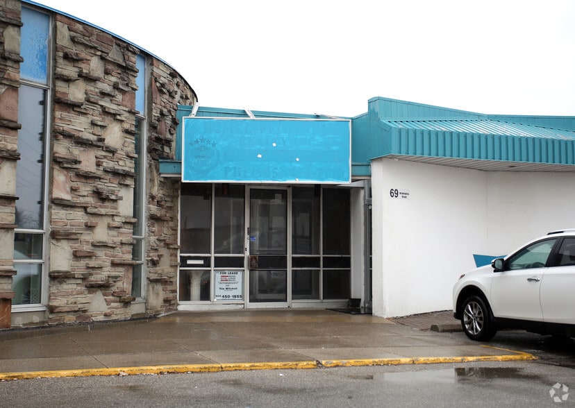 More Photos Of 69 Bramalea Rd, Brampton Storefront For Lease