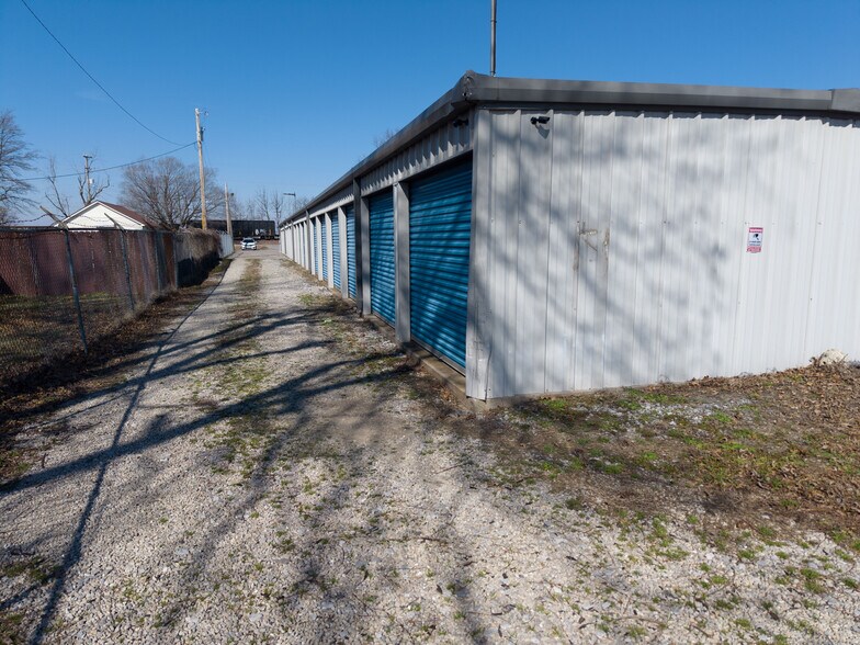 More Photos Of 739 S Walnut St, Steele Self Storage For Sale