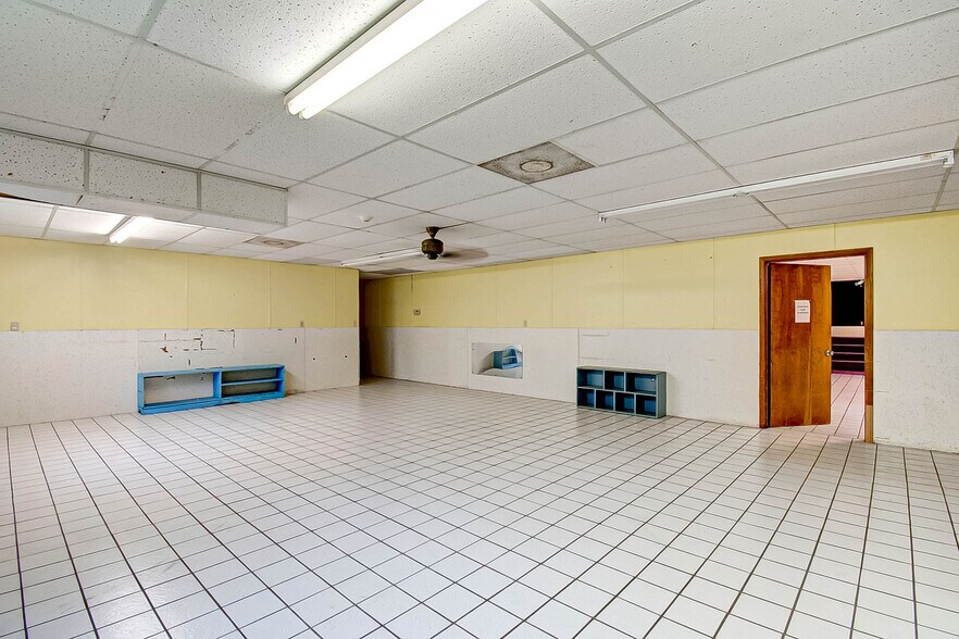 More Photos Of 3019 Dickinson Ave, Dickinson Freestanding For Sale