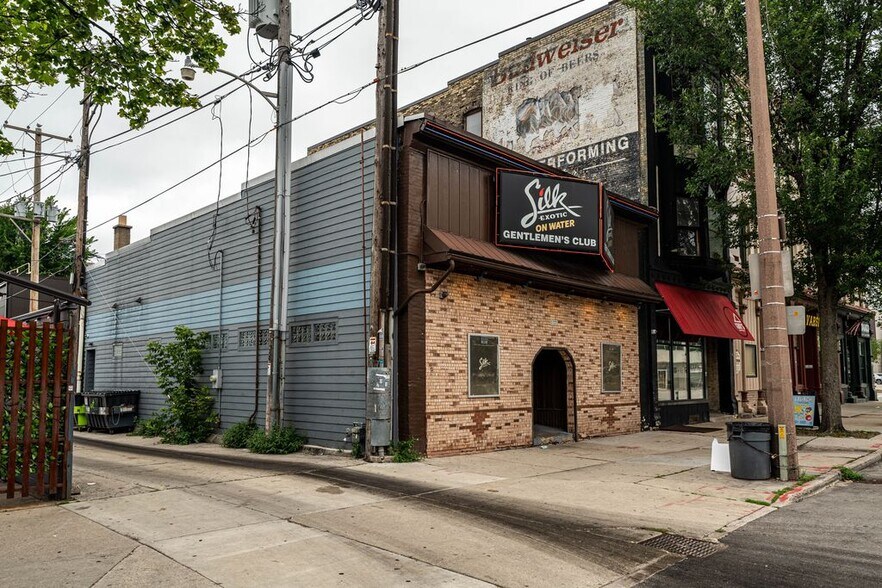 More Photos Of 144 E Juneau Ave, Milwaukee Storefront For Sale