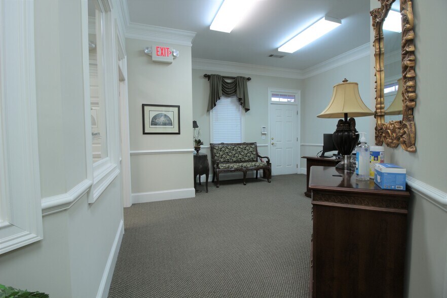More Photos Of 3535 Roswell Rd, Marietta Office Residential For Lease