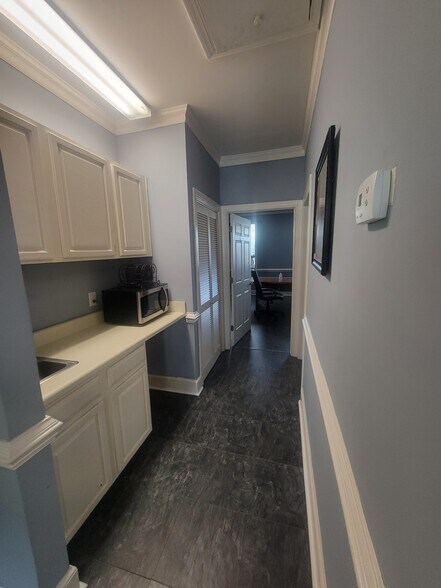 More Photos Of 1345 Garner Ln, Columbia Office For Sale