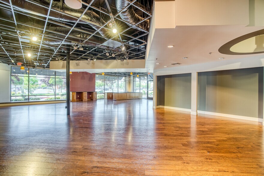 More Photos Of 7075 N West Ave, Fresno Freestanding For Lease