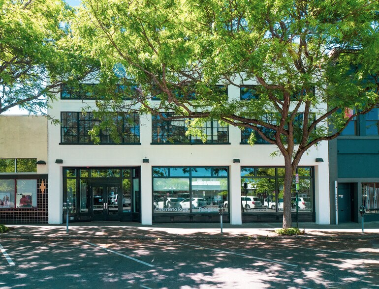 More Photos Of 1411 Railroad Ave, Bellingham Storefront For Lease