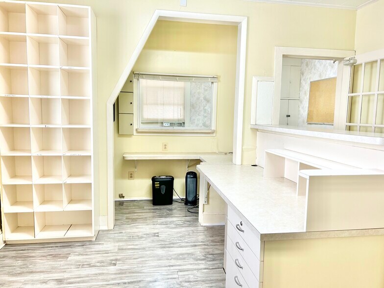 More Photos Of 5904 Harford Rd, Baltimore Office Residential For Sale