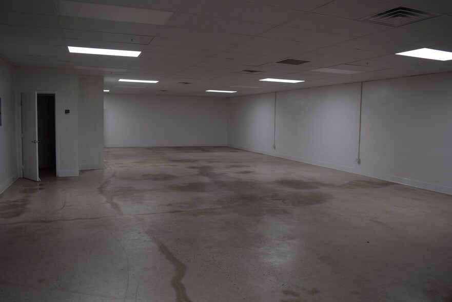 More Photos Of 7737-7741 Burnet Ave, Van Nuys Warehouse For Sale