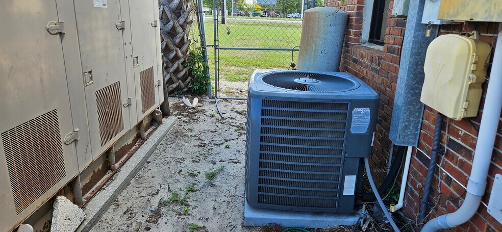 More Photos Of 3250 Dundee Rd, Winter Haven Office For Sale